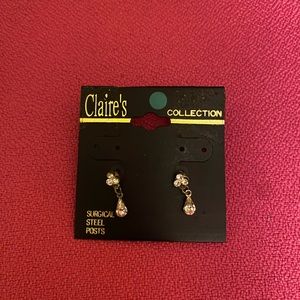 SALE NWT Claire’s surgical steel post earrings,1.5 mm,pear shaped dangling stone